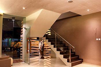 De'Corner Guest House Malang Zewnętrze zdjęcie