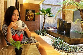 De'Corner Guest House Malang Zewnętrze zdjęcie